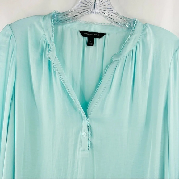 Banana Republic Women’s Aquamarine Satin Long Sleeve Blouse V-Neck Size S - Picture 3 of 11